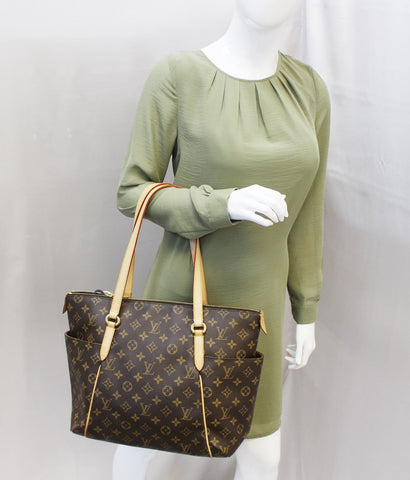 LOUIS VUITTON Monogram Canvas Totally MM Tote Bag