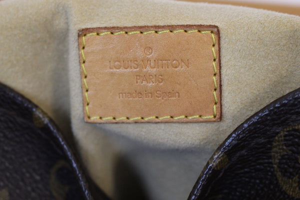 Louis Vuitton Artsy MM Monogram Tote Handbag - Lv logo