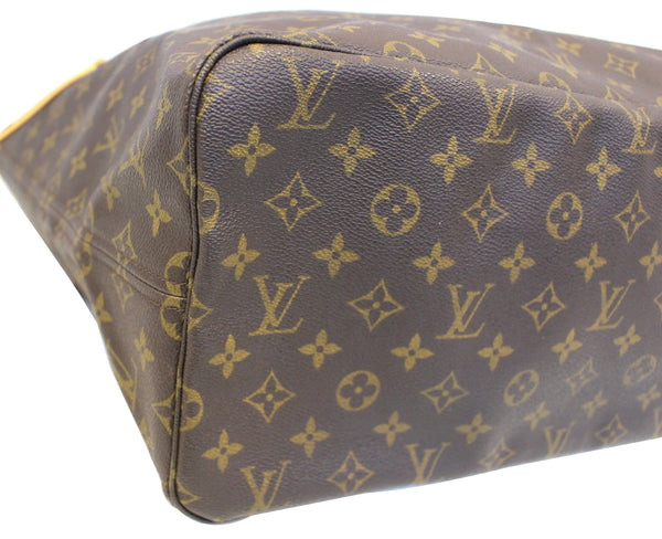 LOUIS VUITTON Monogram Canvas Neverfull GM Shoulder Bag