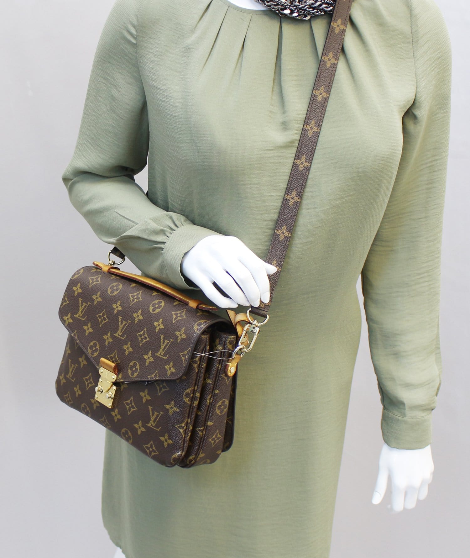 ❌SOLD❌ Louis Vuitton Favorite MM Monogram Crossbody Bag (SA4106) - Reetzy