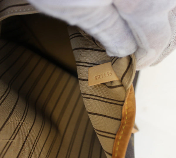 LOUIS VUITTON Monogram Neverfull MM Shoulder Bag