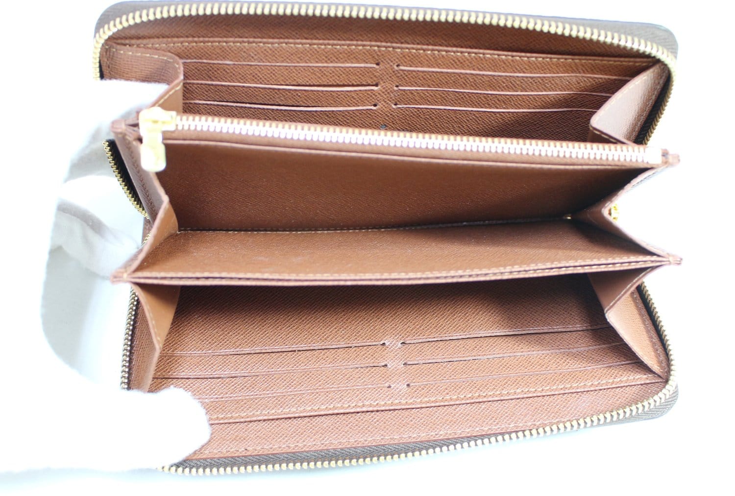 Louis Vuitton Porte Monnaie Zippy Beige Patent Leather Wallet (Pre-Owned)