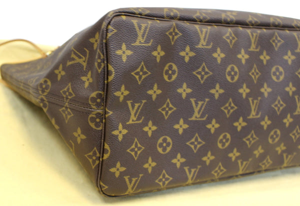 LOUIS VUITTON Monogram Canvas Neverfull GM Shoulder Bag