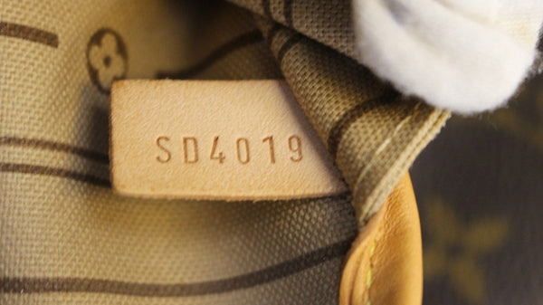 LOUIS VUITTON Neverfull GM Monogram Canvas Shoulder Bag