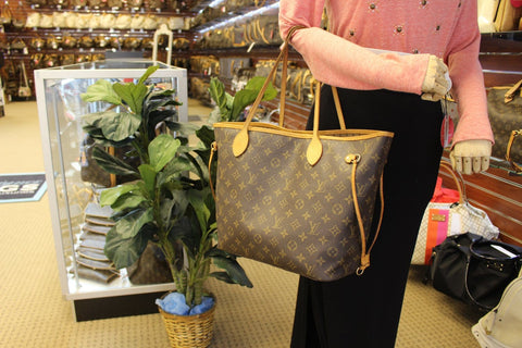 LOUIS VUITTON Monogram Canvas Neverfull MM Tote Bag