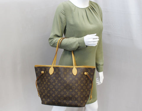 LOUIS VUITTON Monogram Neverfull MM Shoulder Bag