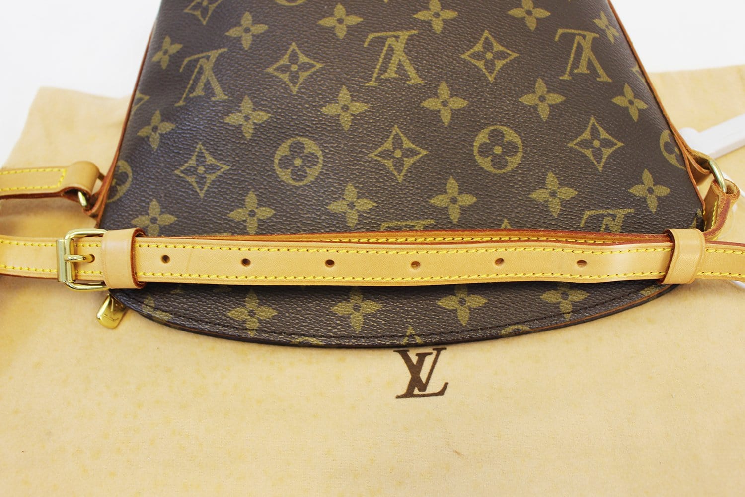 Louis Vuitton Drouot Brown Canvas Shoulder Bag (Pre-Owned)