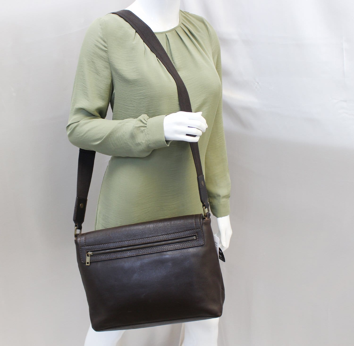 🖤Louis Vuitton matte black Vernis flap bag 🖤rare find! Excellent pre  loved condition! Has original leather shoulder strap and chain has b…