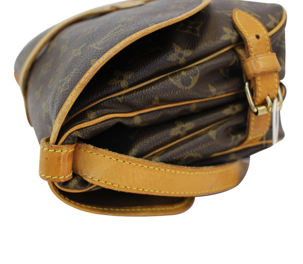 LOUIS VUITTON Monogram Canvas Saumur 30 Messenger Bag