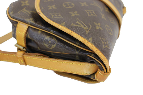 LOUIS VUITTON Monogram Canvas Saumur 30 Messenger Bag
