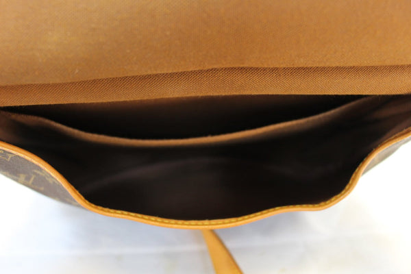 LOUIS VUITTON Monogram Canvas Saumur 30 Messenger Bag