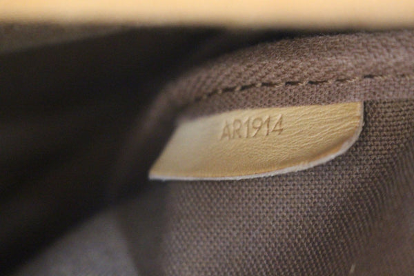 LOUIS VUITTON Monogram Canvas Saumur 30 Messenger Bag