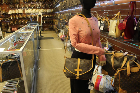 LOUIS VUITTON Monogram Canvas Saumur 30 Messenger Bag