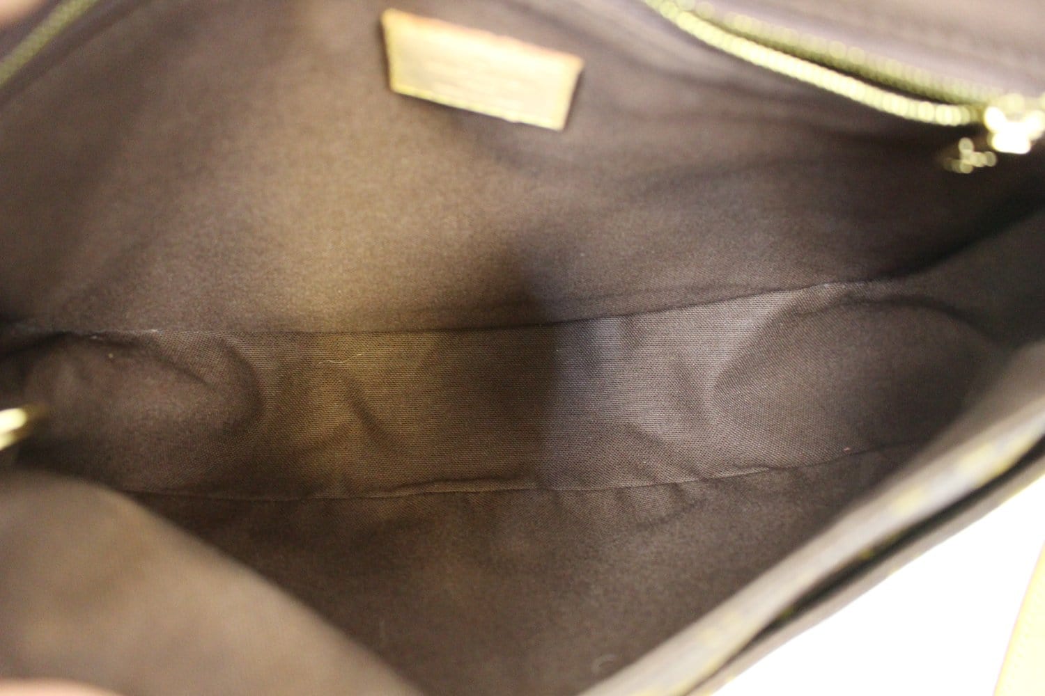 Louis Vuitton Monogram Canvas Menilmontant PM Messenger Bag (SHF-cXxmw –  LuxeDH
