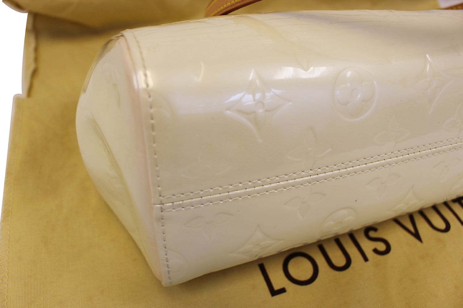 Louis Vuitton Vernis Bellflower GM White Cream Leather Patent leather  ref.112836 - Joli Closet