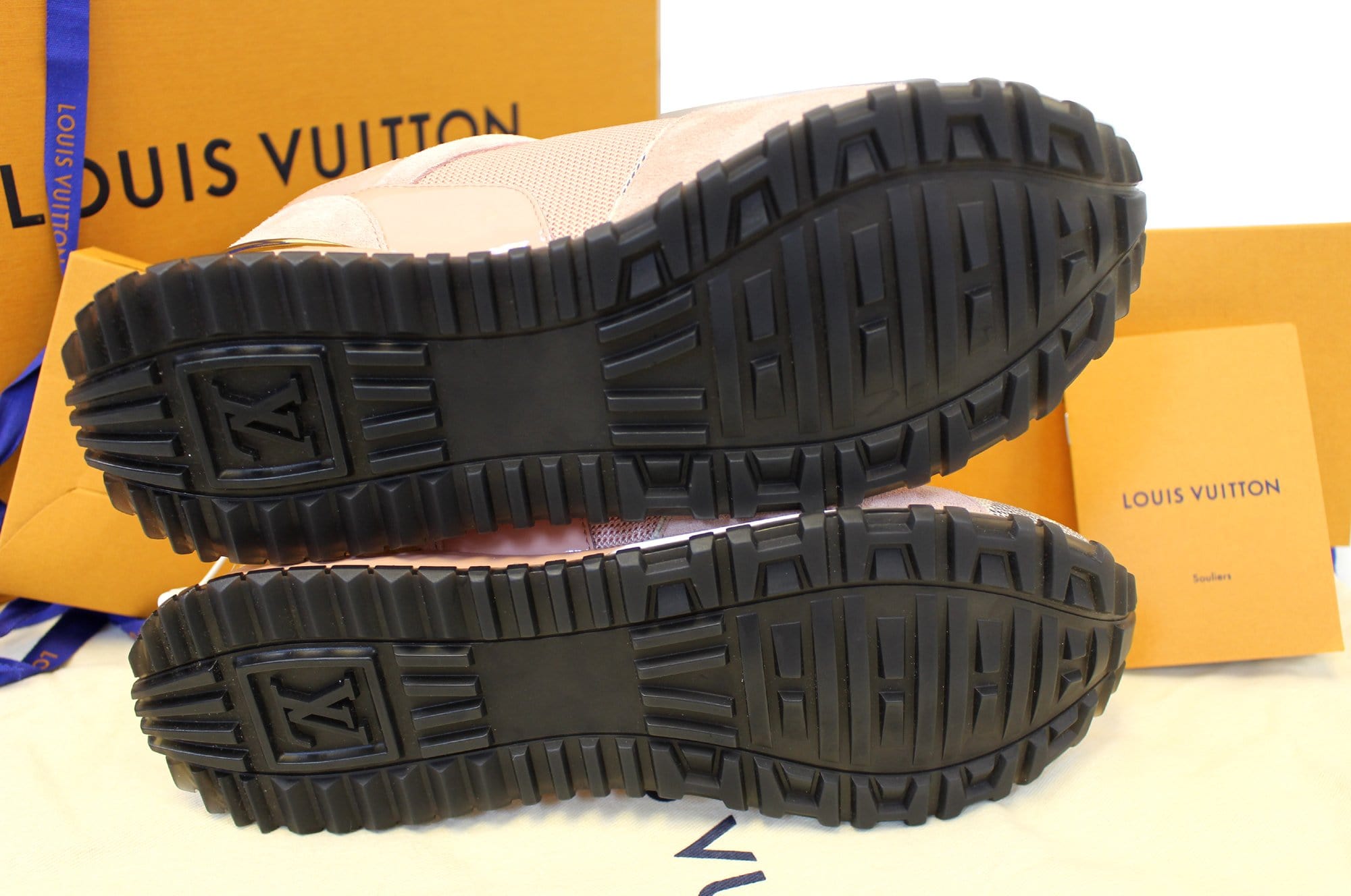 LOUIS VUITTON Calfskin Damier Azur Run Away Sneakers 39.5 White 1184123