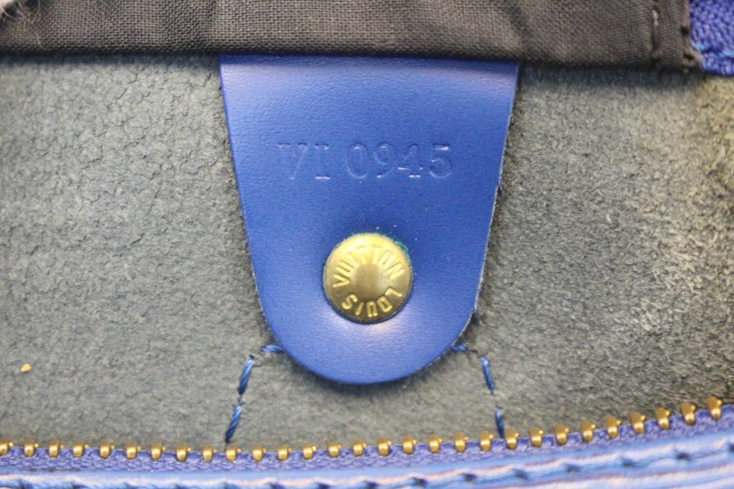 Louis Vuitton Epi Speedy 30 Hand Bag Toledo Blue M43005 LV Auth 39078  Leather ref.874280 - Joli Closet