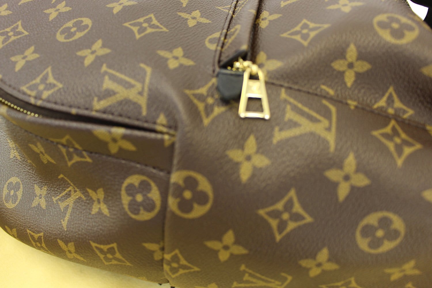 Buy Online Louis Vuitton-MONO PALM SPRINGS MM-M41561 with