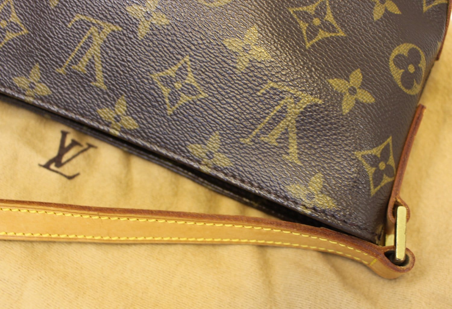 Louis Vuitton Monogram Trotteur Crossbody Bag 823lv29 For Sale at