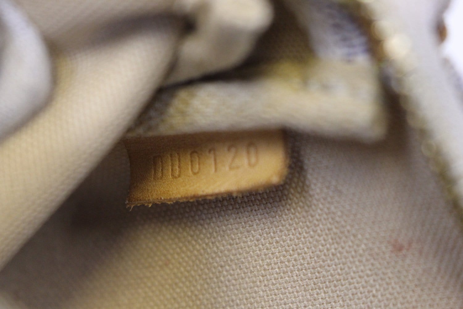 Déjàvu_luxury_vintage - Mini🤍 Louis Vuitton Mini Pochette accessoires in  damier azur canvas available. DM us for further info. We are not affiliated  to the listed brands. #dejavu_luxury_vintage #bagoftheday #louisvuittonbag  #louisv
