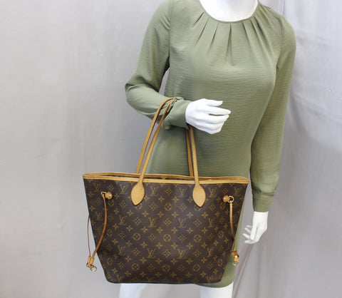 LOUIS VUITTON Monogram Neverfull MM Shoulder Bag