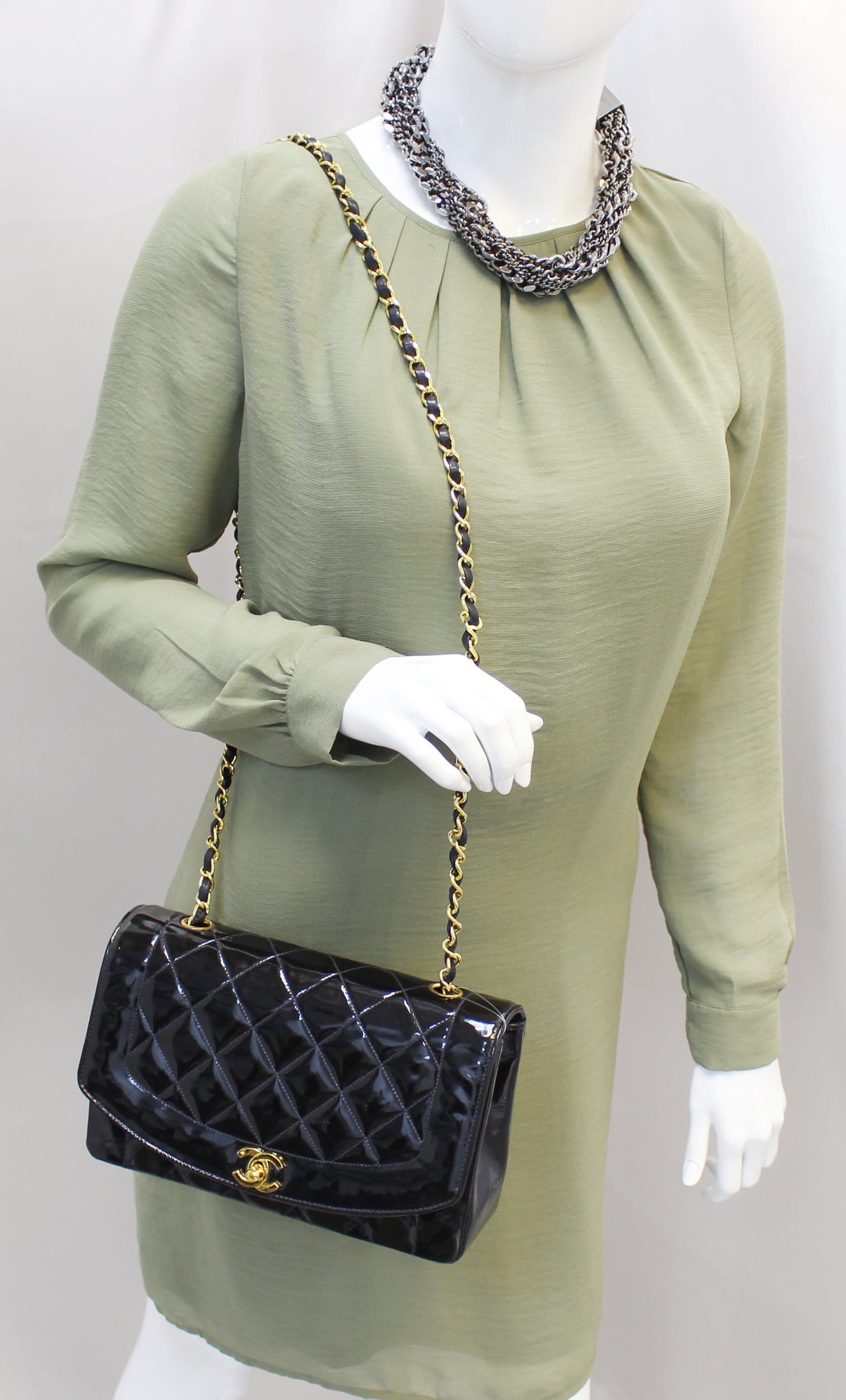 Chanel Chanel Matelasse Round Vanity Hand Bag Enamel Black White Vintage  Gold Metal Fittings