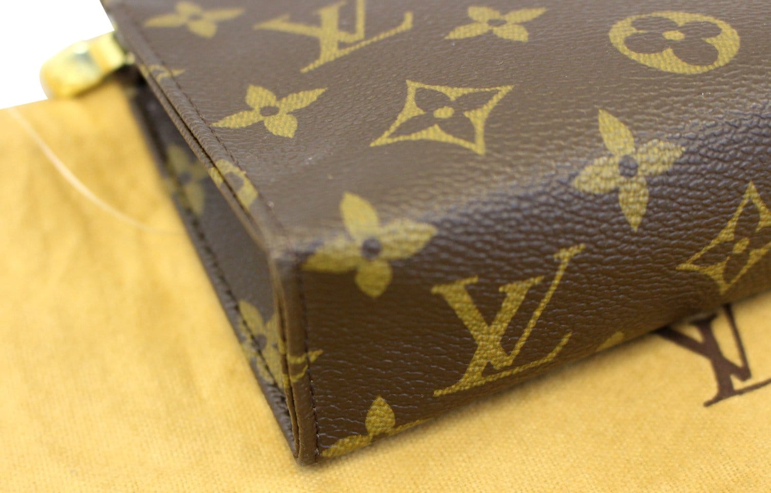 Louis Vuitton Monogram Poche Toilette 15 Toiletry Bag ○ Labellov ○ Buy and  Sell Authentic Luxury