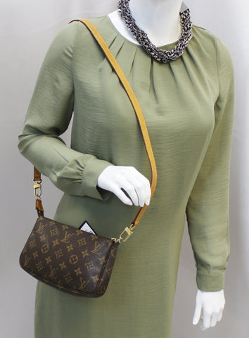 LOUIS VUITTON Pouch Monogram Canvas Pochette Accessoires Long Strap