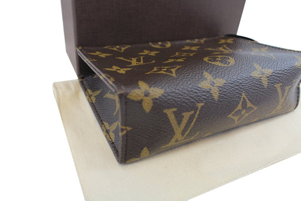 LOUIS VUITTON Monogram Poche Toilette 15 Cosmetic Case