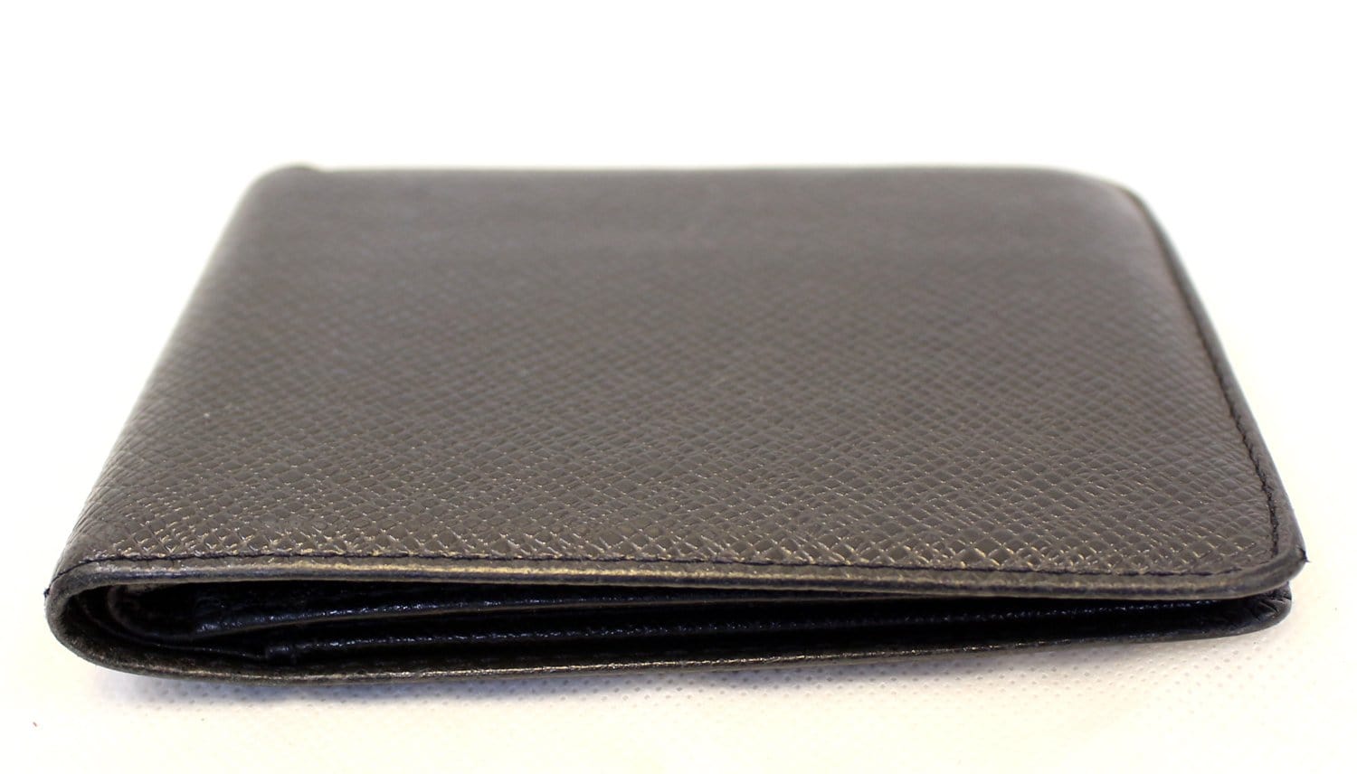 LOUIS VUITTON, black taiga leather wallet. - Bukowskis