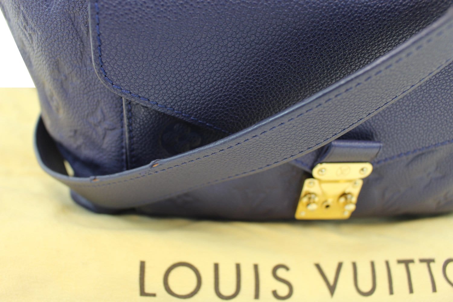 Louis Vuitton Metis Hobo Monogram Empreinte Leather at 1stDibs  louis  vuitton metis hobo empreinte, metis hobo louis vuitton, metis hobo lv