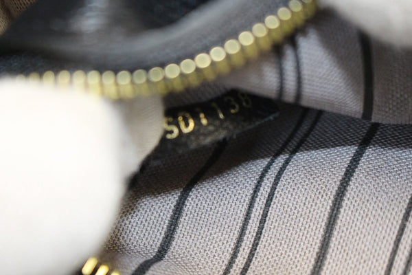 LOUIS VUITTON Monogram Empreinte Metis Pochette Crossbody Bag Noir