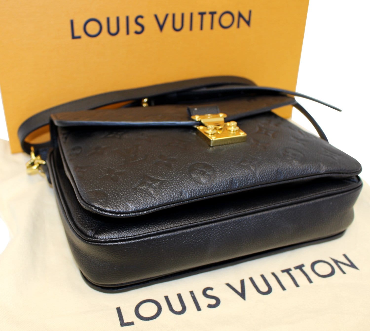 รีวิว Louis Vuitton Pochette Metis ยังควรซื้ออยู่ไหม? What fits inside 
