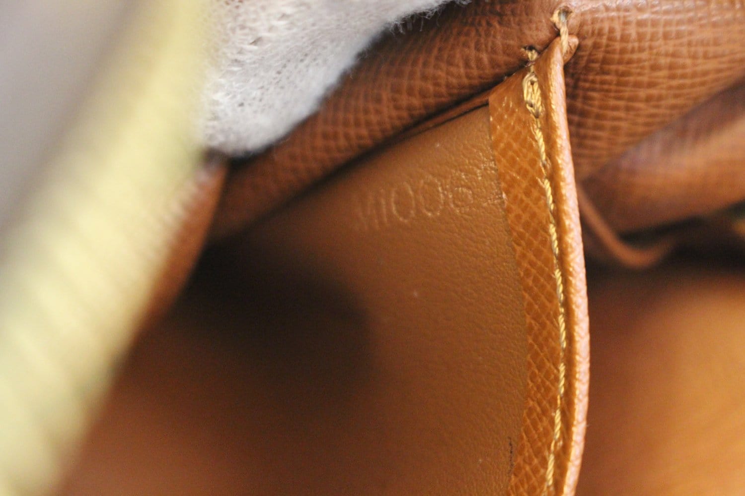 LOUIS VUITTON Monogram Pochette Cite Clutch Shoulder Bag Made USA Vintage  Read