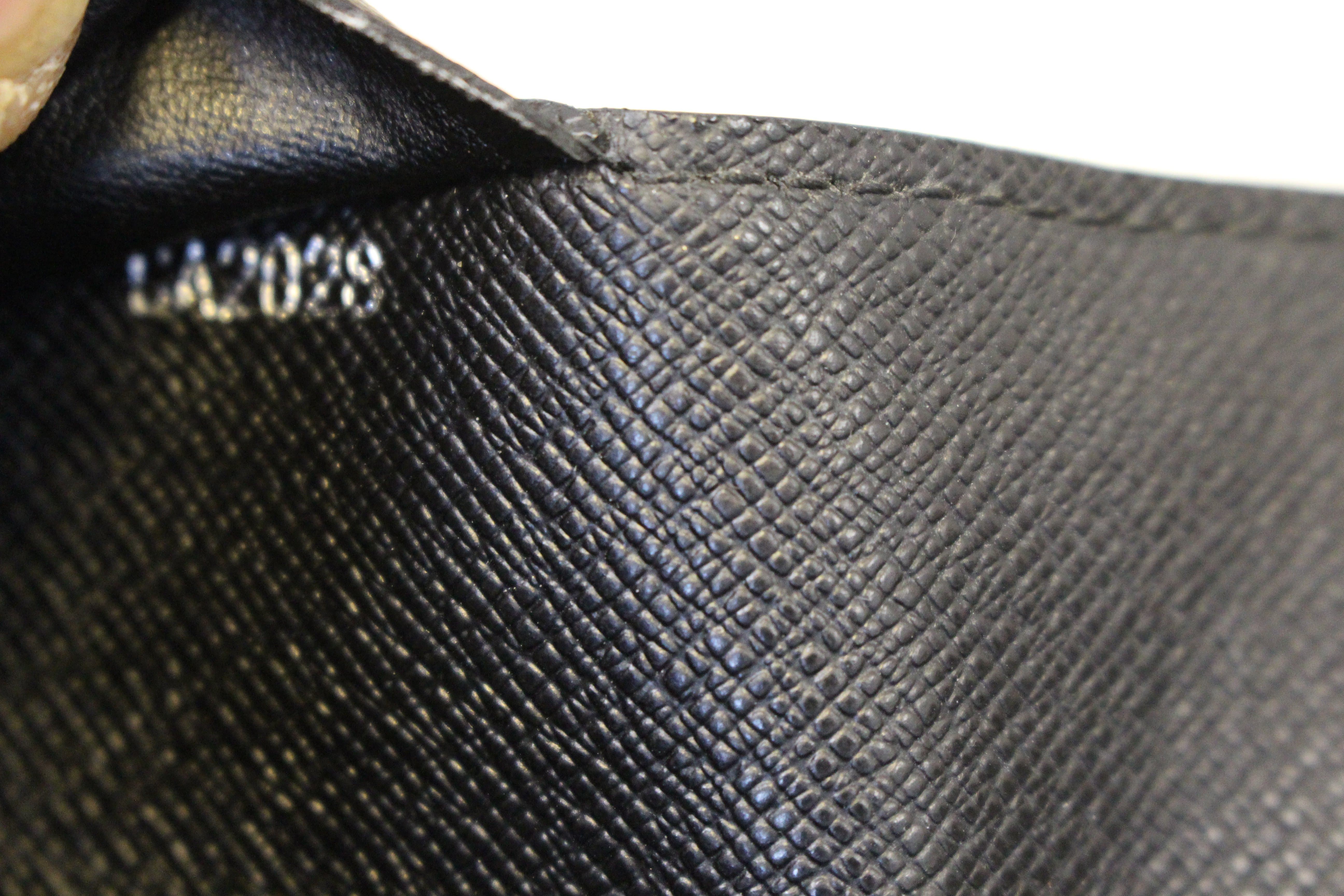 Louis Vuitton Couverture agenda de bureau Grey Patent leather ref.694315 -  Joli Closet