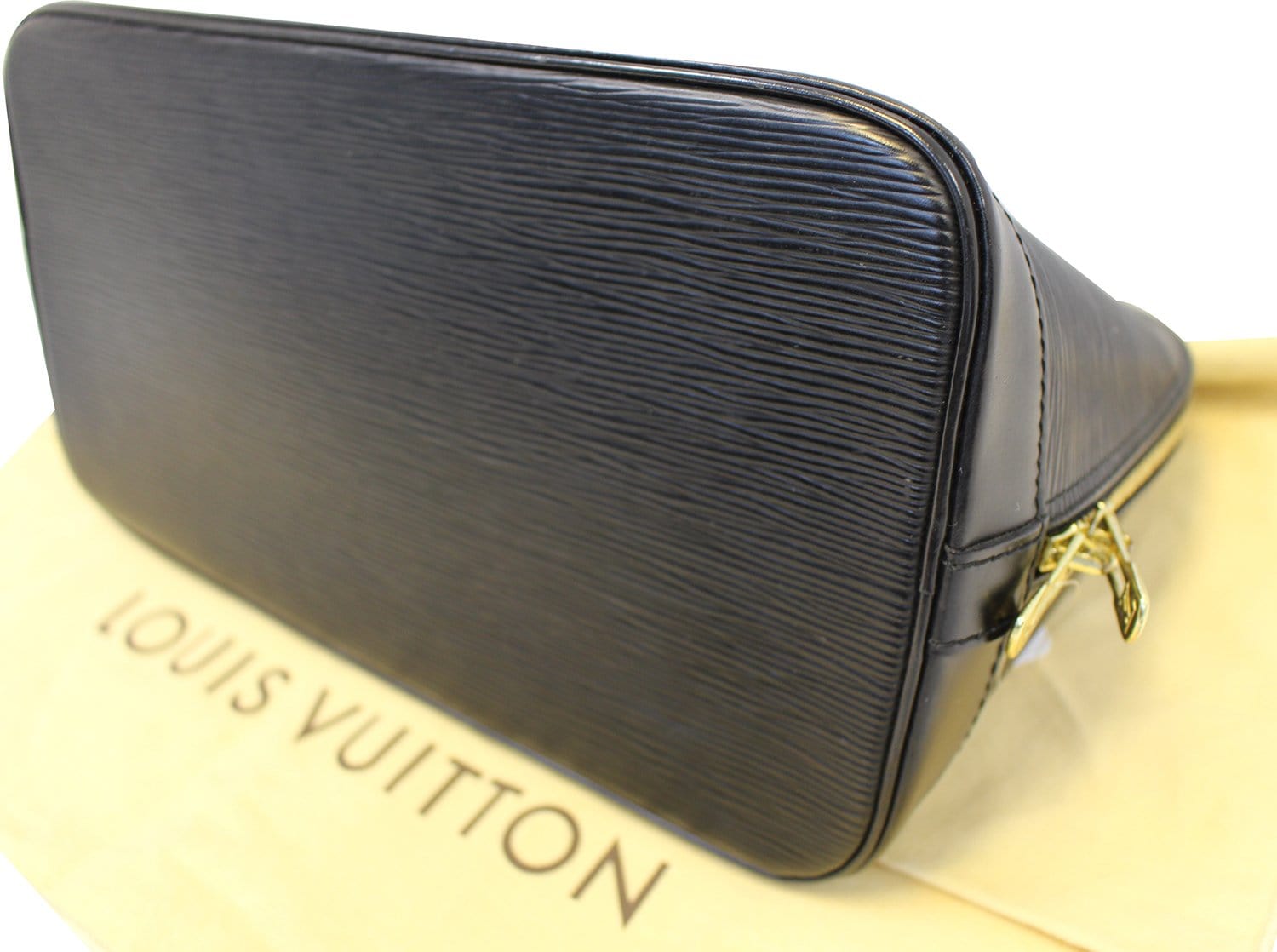 Luxury Louis Vuitton EPI ALMA PM Black Color Handbag Editorial Image -  Image of decoration, haute: 152042535