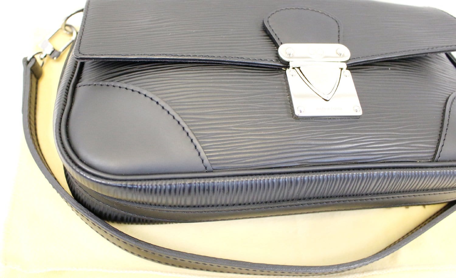 LOUIS VUITTON Epi Pochette Segur Shoulder Bag Black M58882 LV Auth bs637  Leather ref.532102 - Joli Closet