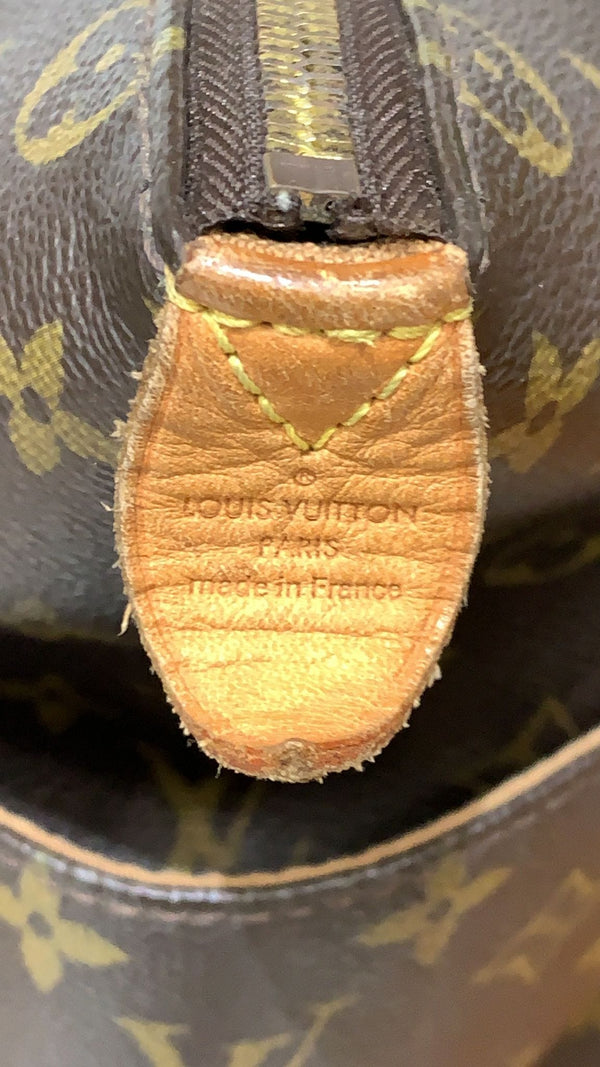 Louis Vuitton Totally MM Monogram Canvas Shoulder Bag