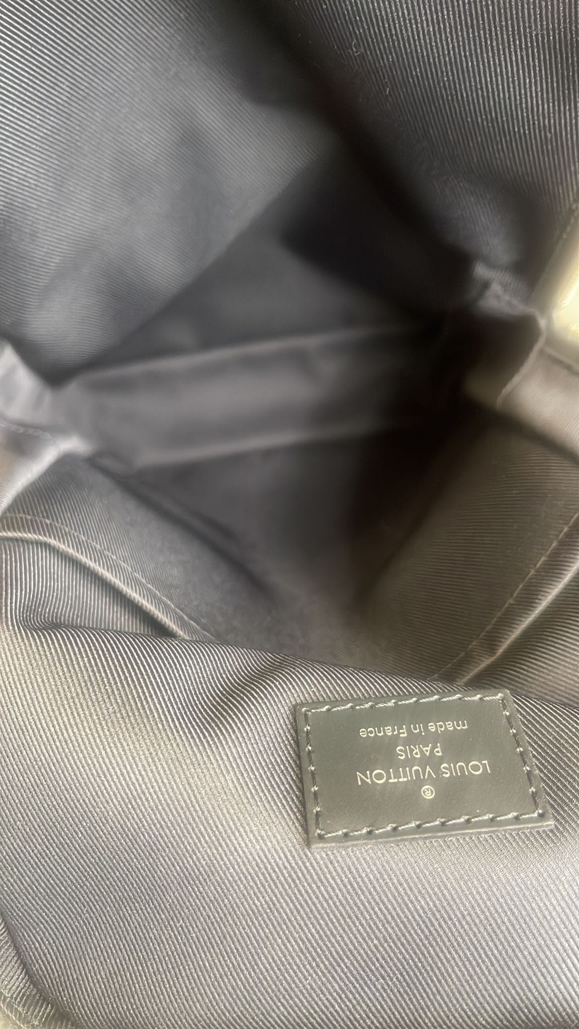 Louis Vuitton Avenue Sling Leather Bag