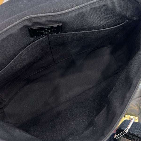 Louis Vuitton District PM Damier Graphite Messenger Bag-Side Section