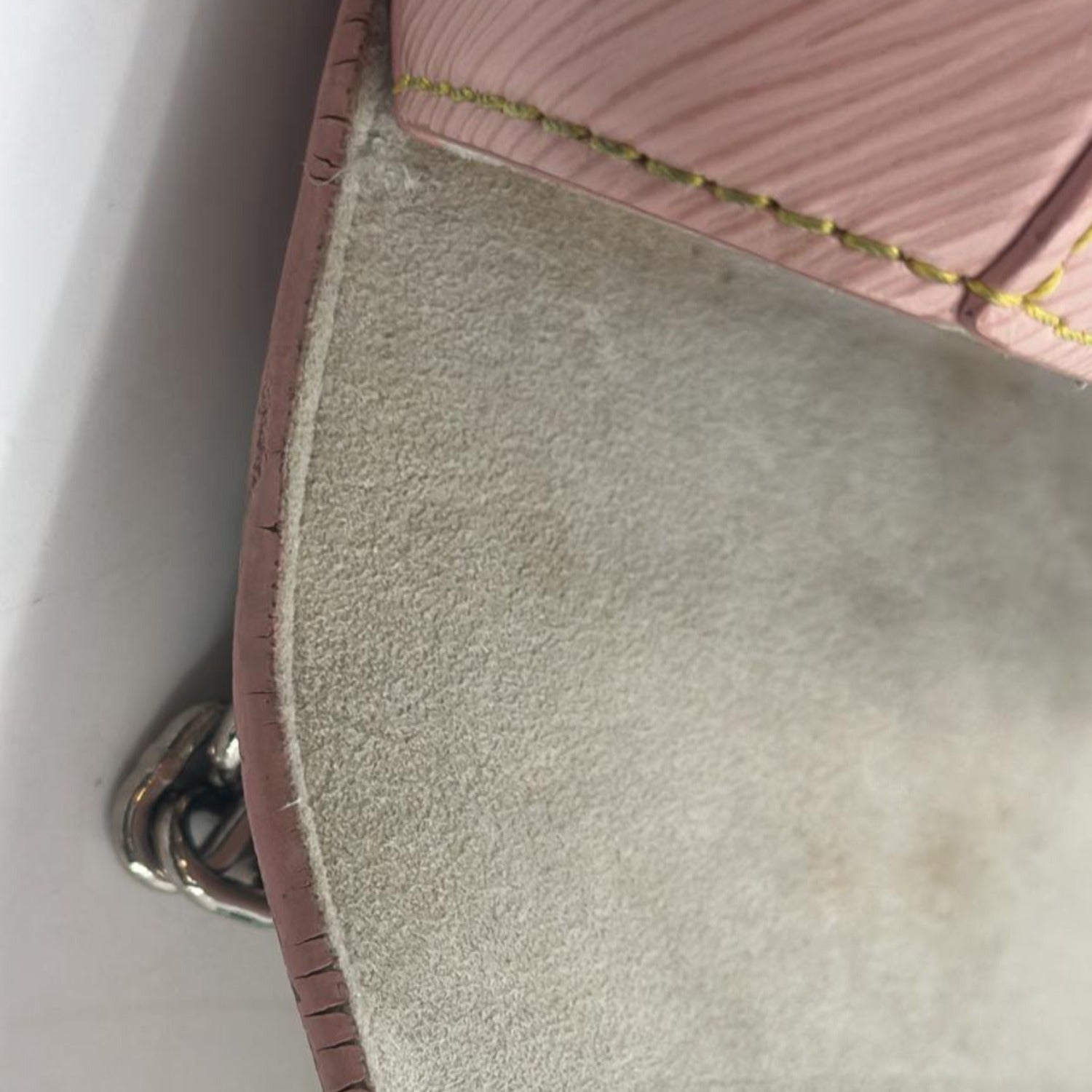 Louis Vuitton Vintage - Epi Twist MM Bag - Pink - Leather and Epi