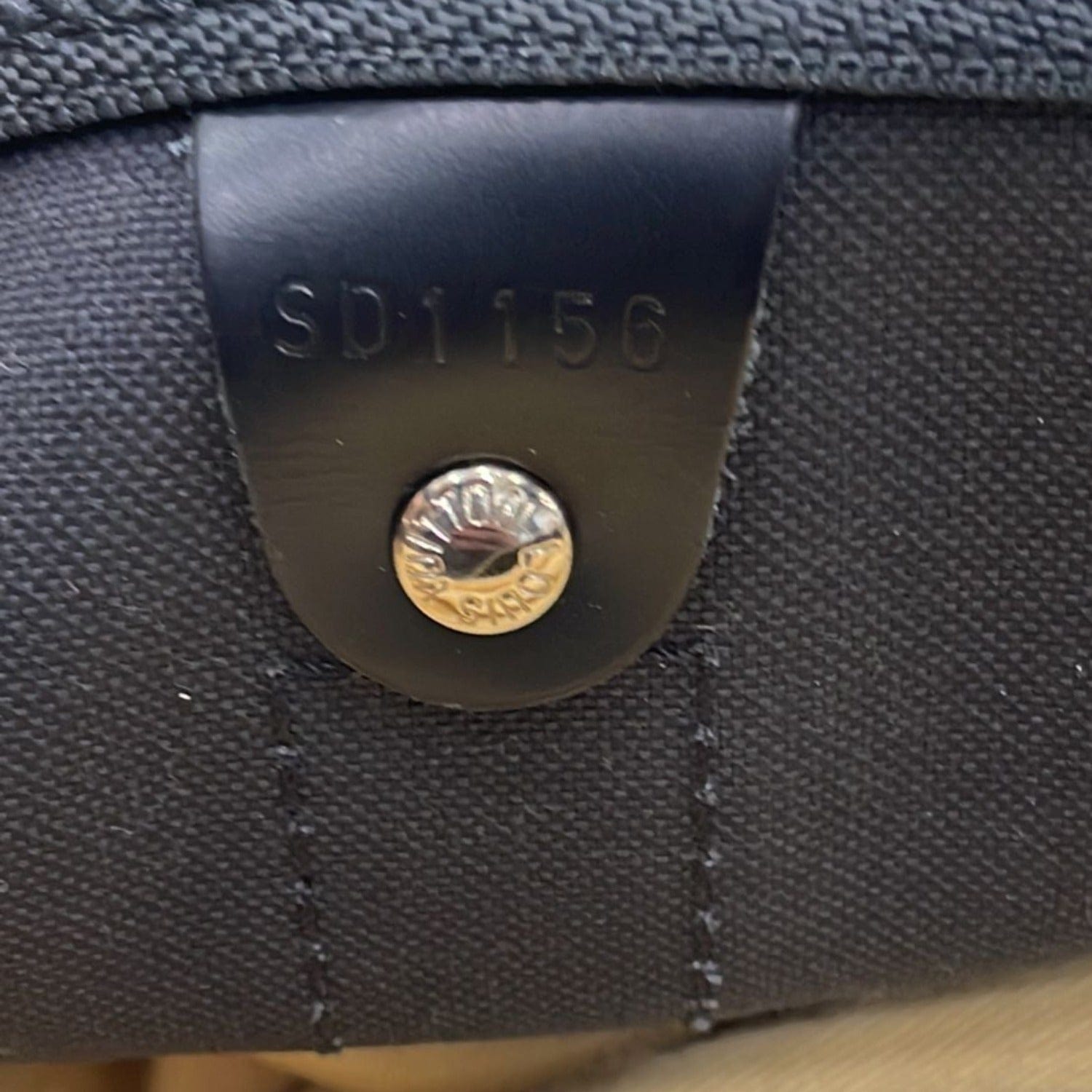 Louis Vuitton Damier Graphite Keepall Bandouliere 55 Duffel Bag (SHF-1 –  LuxeDH