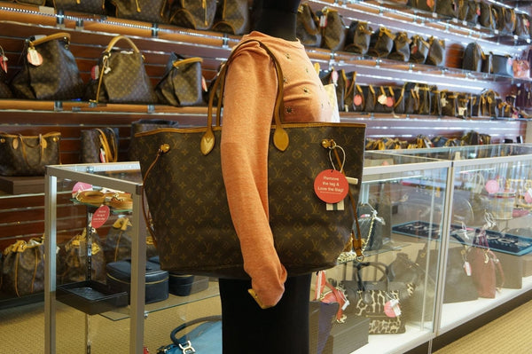 LOUIS VUITTON Monogram Neverfull GM Shoulder Bag