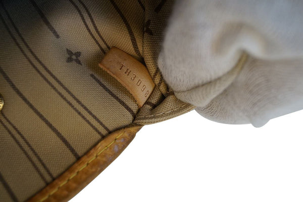 LOUIS VUITTON Monogram Neverfull GM Shoulder Bag